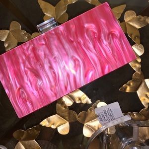 ❤️ Valentine’s Day Style ❤️
Mother of Pearl Clutch